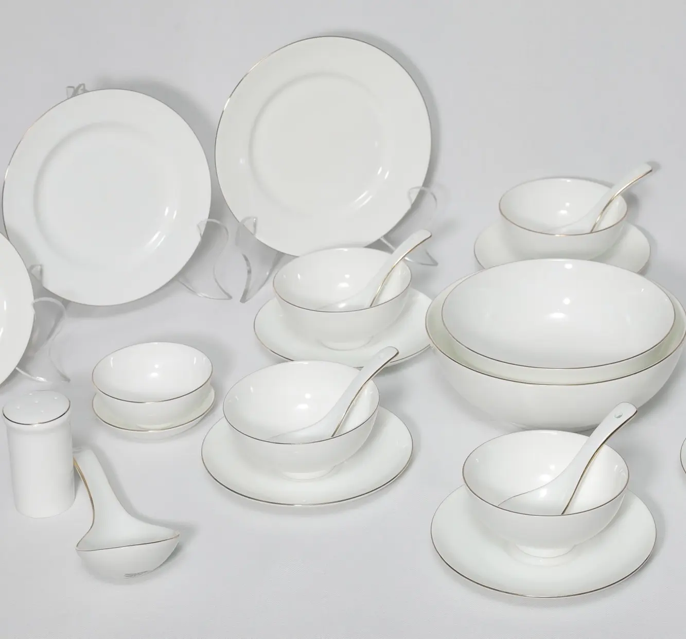 Набор посуды белого цвета с золотым ободом, керамический фарфоровый набор посуды, посуда