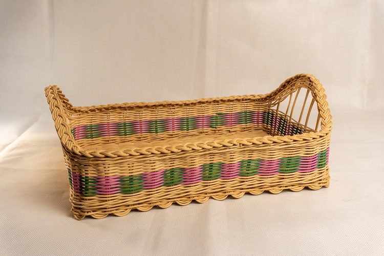 Base beige naturel/cuivré avec bandes tissées rose et vert.