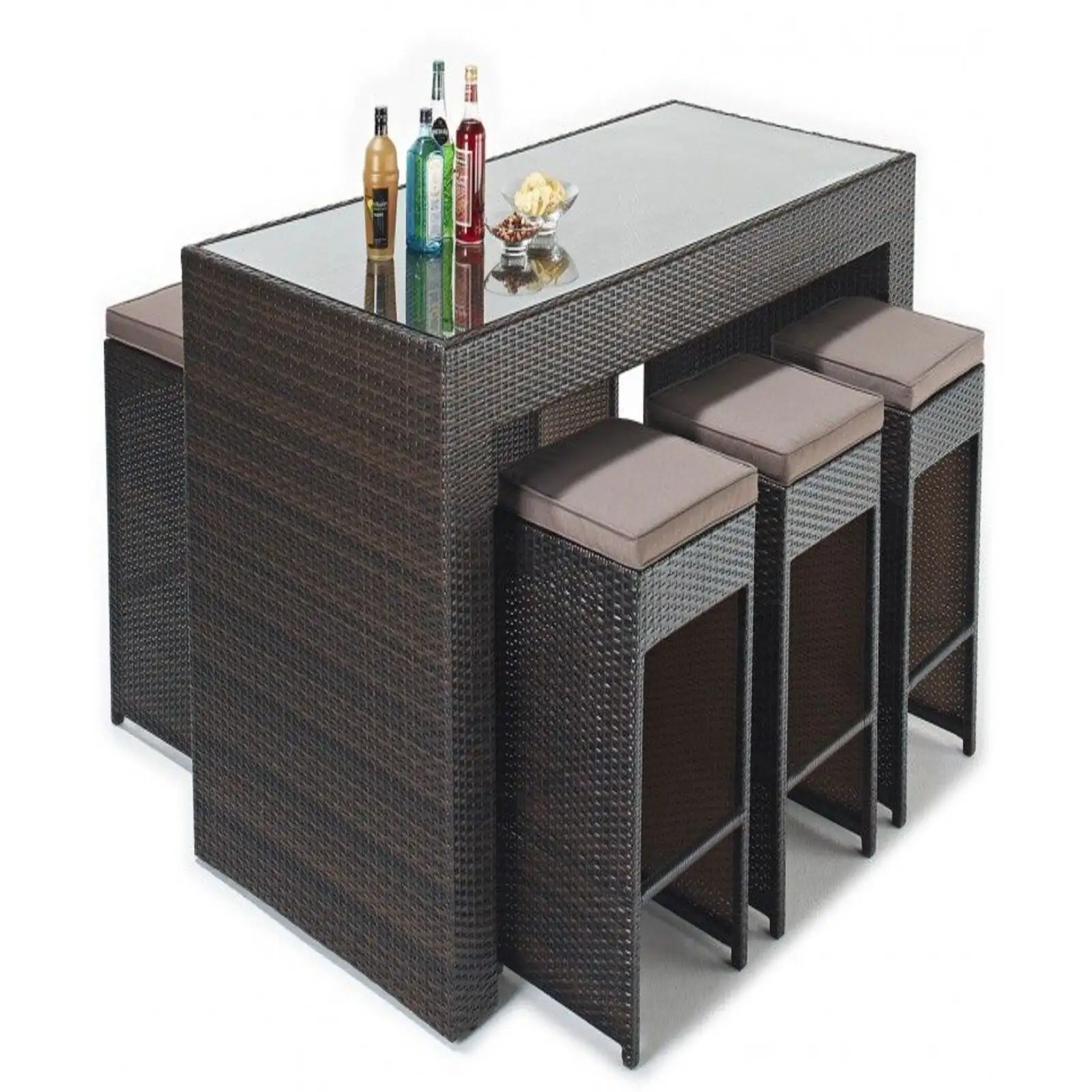 バーセット家具用の茶色の籐と茶色のクッションが付いたハイチェアとテーブル