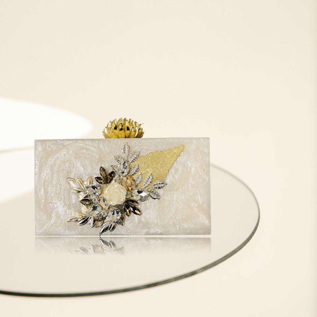 มีให้เลือกหลายสี