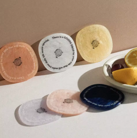 สีขาวน้ำนม