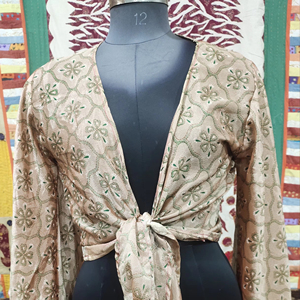 Recycelte Seide Boho Beige Farbe Glocken ärmel <span class=keywords><strong>Top</strong></span> Hippie <span class=keywords><strong>Wrap</strong></span> Crop Bluse mit Flare Summer <span class=keywords><strong>Kimono</strong></span> <span class=keywords><strong>Wrap</strong></span> <span class=keywords><strong>Top</strong></span>