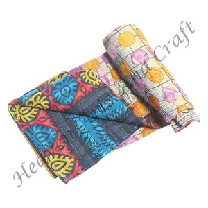 Chăn dệt tay kiểu <span class=keywords><strong>Kantha</strong></span> Rajasthan cổ điển, chất liệu <span class=keywords><strong>sari</strong></span> cũ, may hai mặt, nặng, kiểu ghép mảnh, chăn bông nặng - Product Image 2