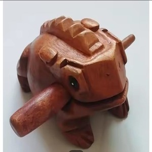 Toptan el yapımı doğal el sanatları benzersiz ahşap kurbağa oyma dekoratif ahşap sanat hatıra - Product Image 1