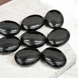 A + + kalite siyah obsidyen Palm taş şifa meditasyon için cilalı kristal akik ve çakra tarzında oyulmuş Feng Shui - Product Image 1