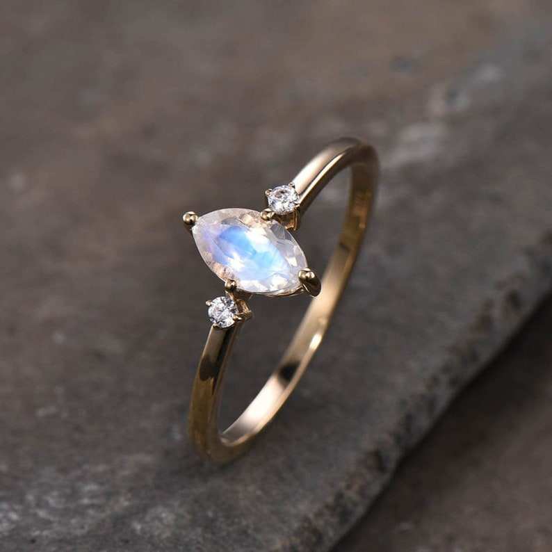 สีเหลืองทอง