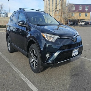 2017 toyota RAV-4 xle awd סדאן עור פנים כהה מצלמה אחורית תיבת הילוכים אוטומטית 18 אינץ 'צמיגים סגסוגת אלומיניום גג