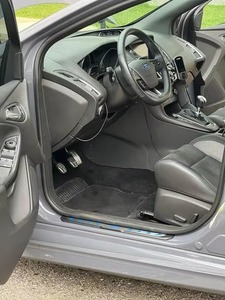 Toptan kullanılan 2024 Ford Focus RRS yüksek performanslı kompakt spor araba deri koltuklar arka kamera sol direksiyon ile-akıllı yapmak