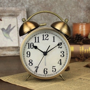 Orologio all'ingrosso moderno di tendenza del settore americano antico in metallo doppio campanello sveglia regalo di inaugurazione della casa