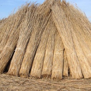 天然乾燥草ロールかわらぶき屋根ロール最も安い価格ヤシの葉かわらぶき屋根ベトナムの農場から卸売