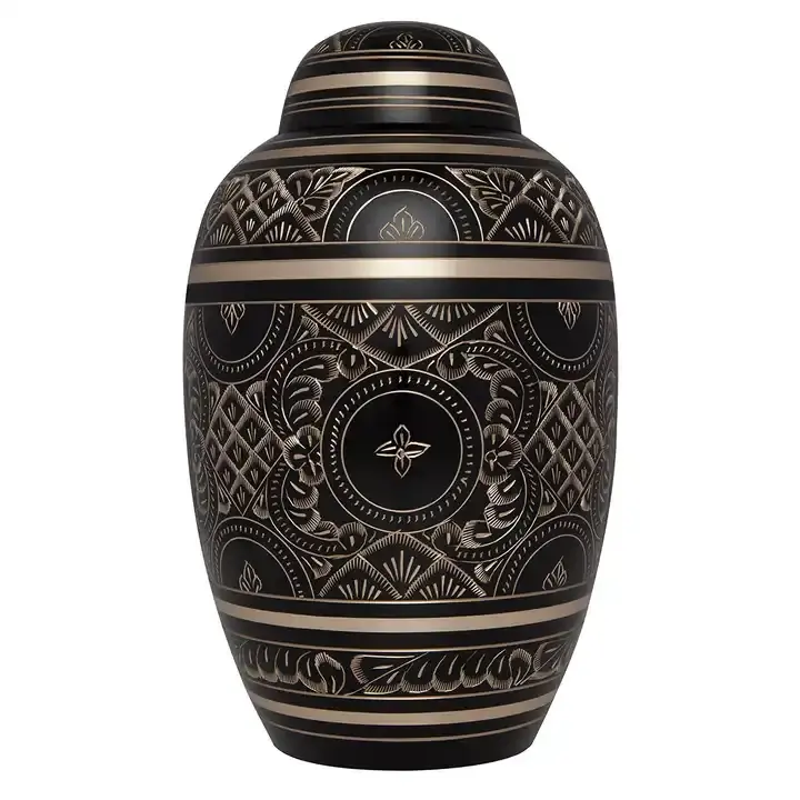 インドの卸売業者からの大人の男性の女性の灰のための人間の灰の火葬の壷のための最高品質の刻まれたデザインの金属記念品の壷