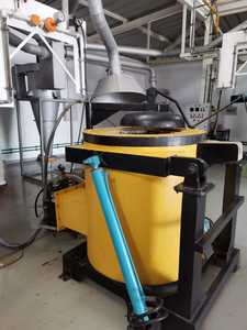 价格具有竞争力的新型电阻炉600 Kgs批量废铝液压倾斜金属熔化坩埚