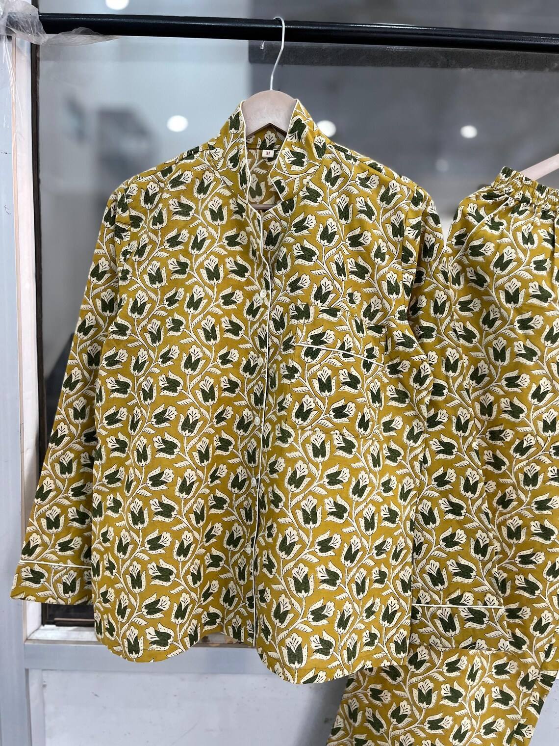 โกลเด้น