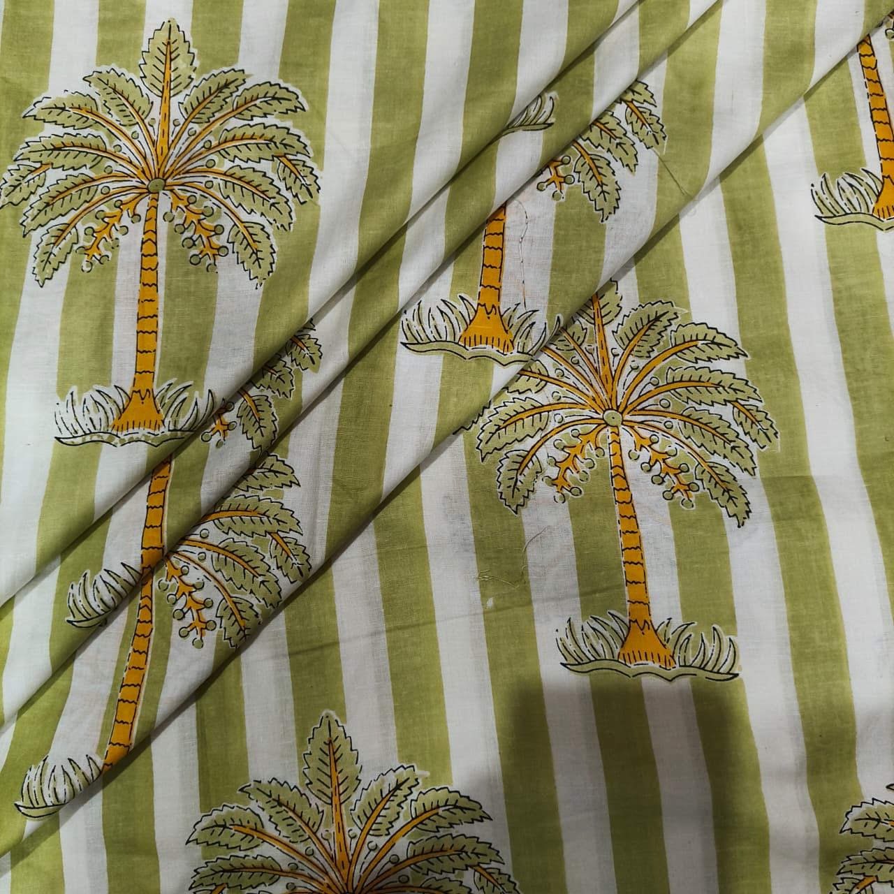 สีเขียวอ่อน