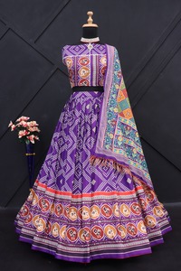 2022年最新レディースファンシーシルク<span class=keywords><strong>Lehnga</strong></span> Choliパキスタンウェディングスーツヘビーコットンドレスファッションモデル数卸売率レディース