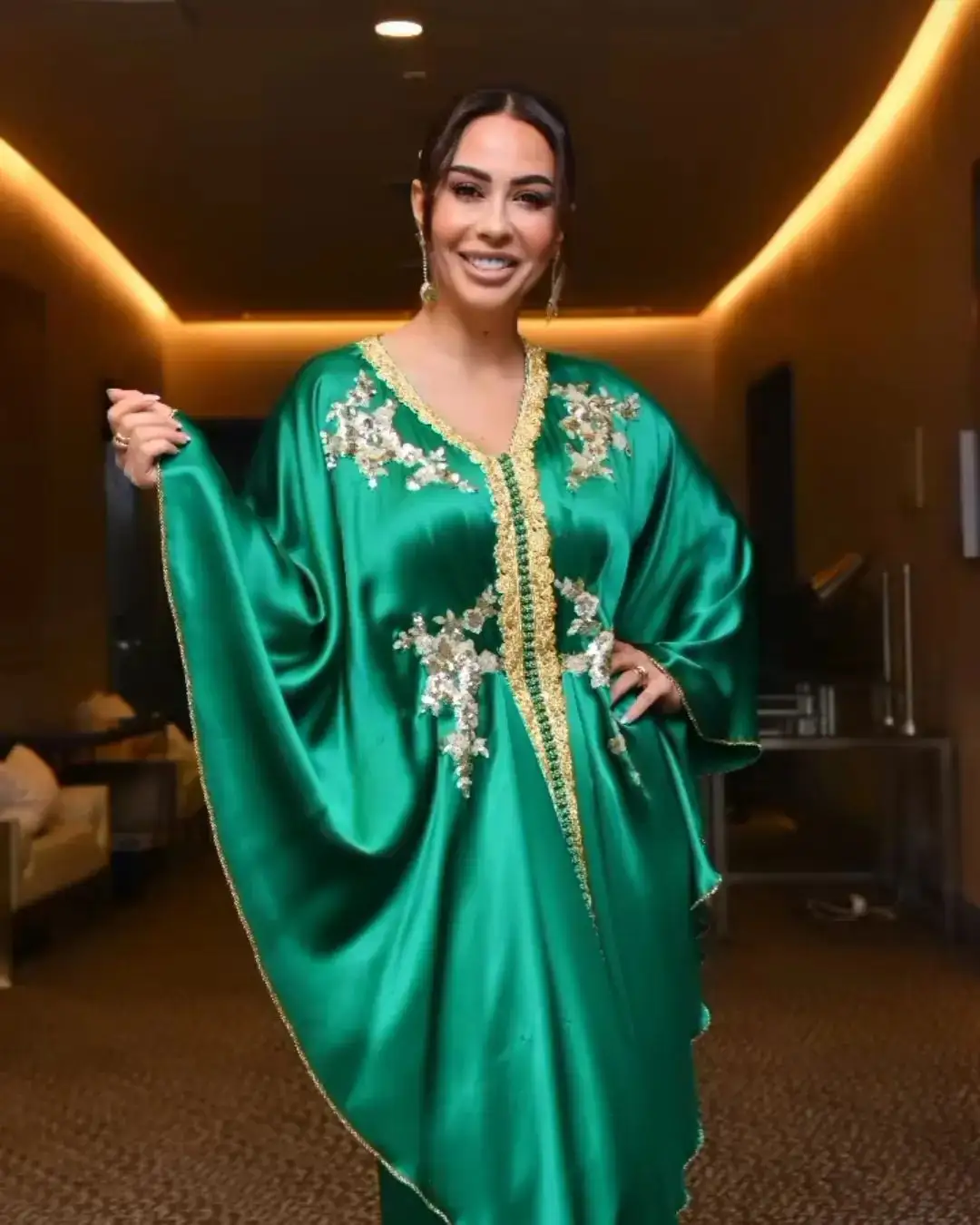 Yeşil ipek saten kelebek maxi altın gümüş iş arap kız kadın için parti ve doğum günü elbise için çok benzersiz bir görünüm