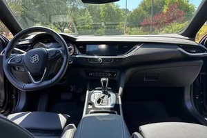 2020 Buick Regal GS Sportback ขนาด3.6ลิตร V6สะอาดมากด้วยเบาะหนังและพวงมาลัยซ้ายกล้องด้านหลัง - Product Image 3