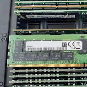 在庫高速メモリカードDdr4 Ecc Ram Server Ddr4 3200Mhz 2Rx4 64Gb 288ピンDimm RdimmデュアルランクM393A8G40AB2-CWE - Product Image 1