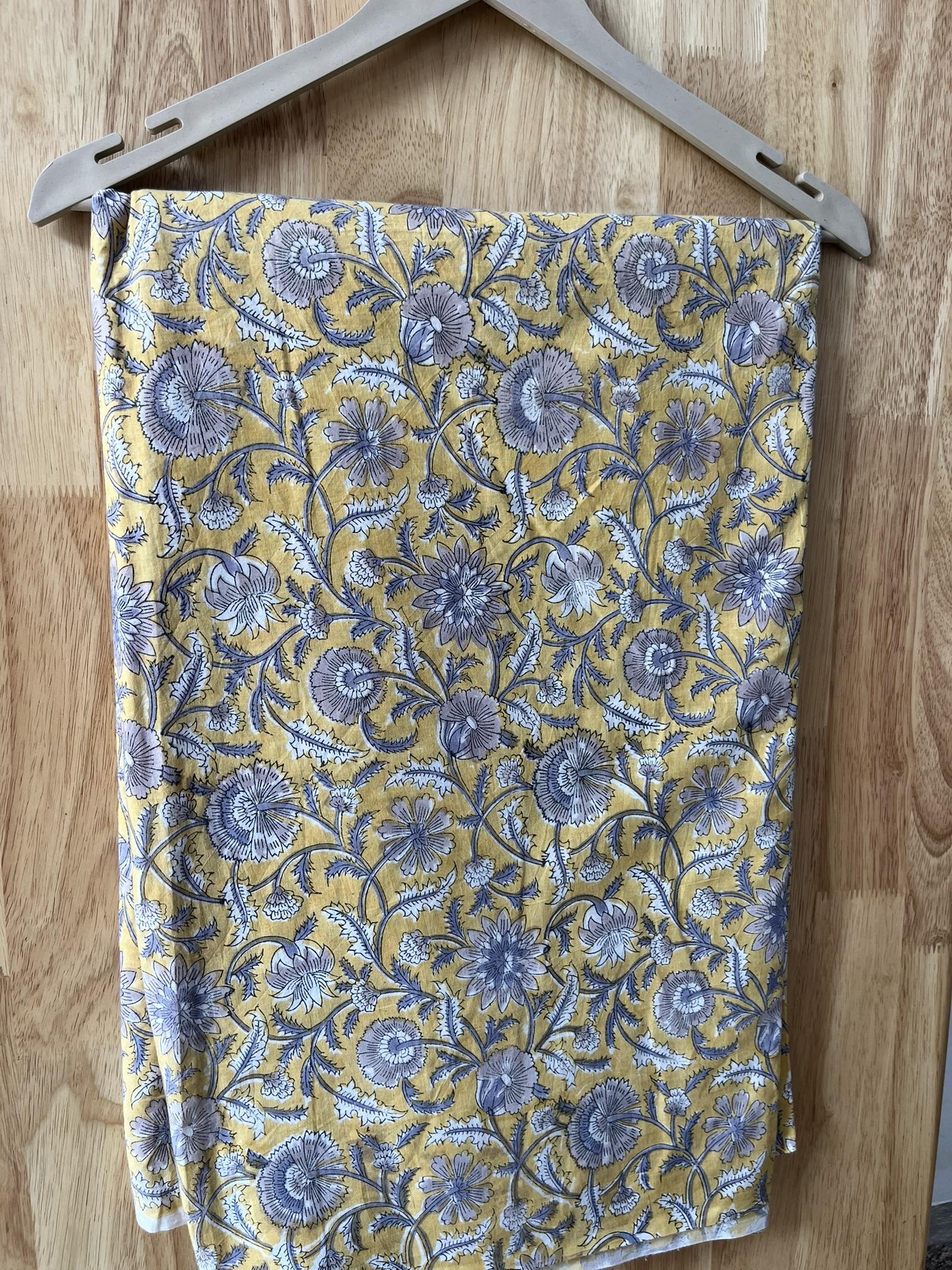 สีเหลือง