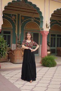 NAVRATRI koleksiyonları-Kutchi Gamthi Kodi ile 2025 kumaş, gösterildiği gibi fantezi sırtlı dikiş yuvarlak boyun toplama 3 kat çalışır - Product Image 2