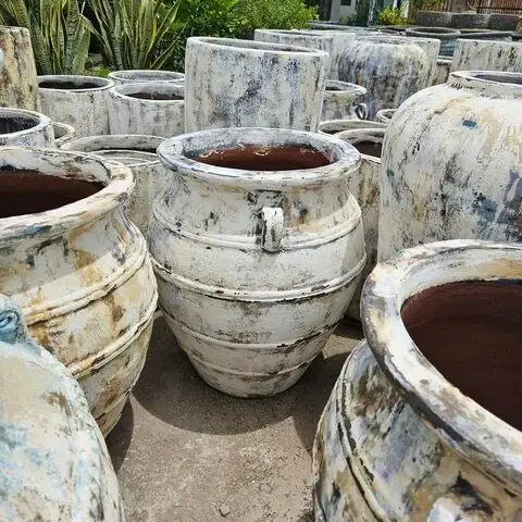 La mejor fuente de cerámica para macetas de Vietnam para decoración de jardín al aire libre y minorista con macetas altas y redondas para su colección