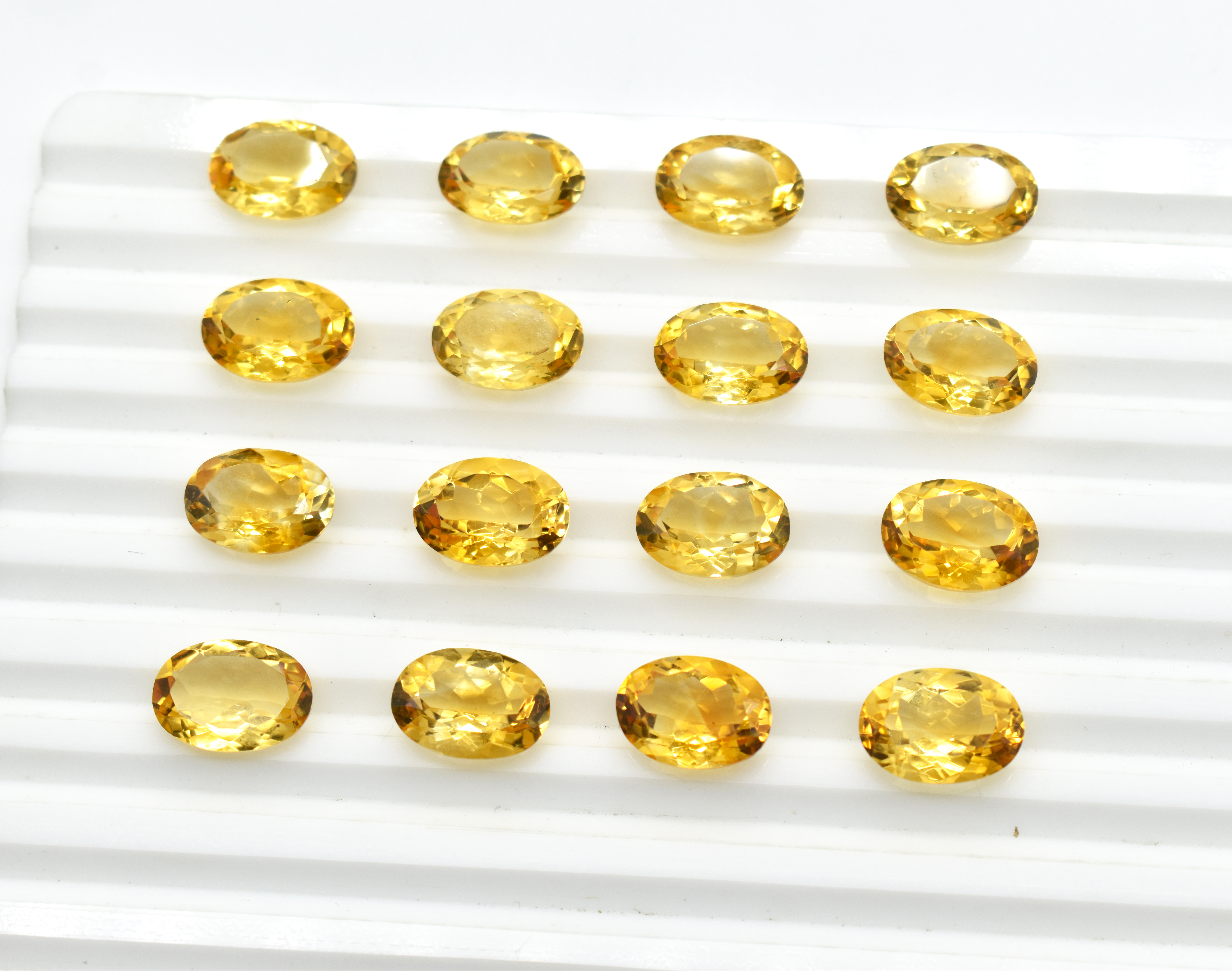 สีเหลือง