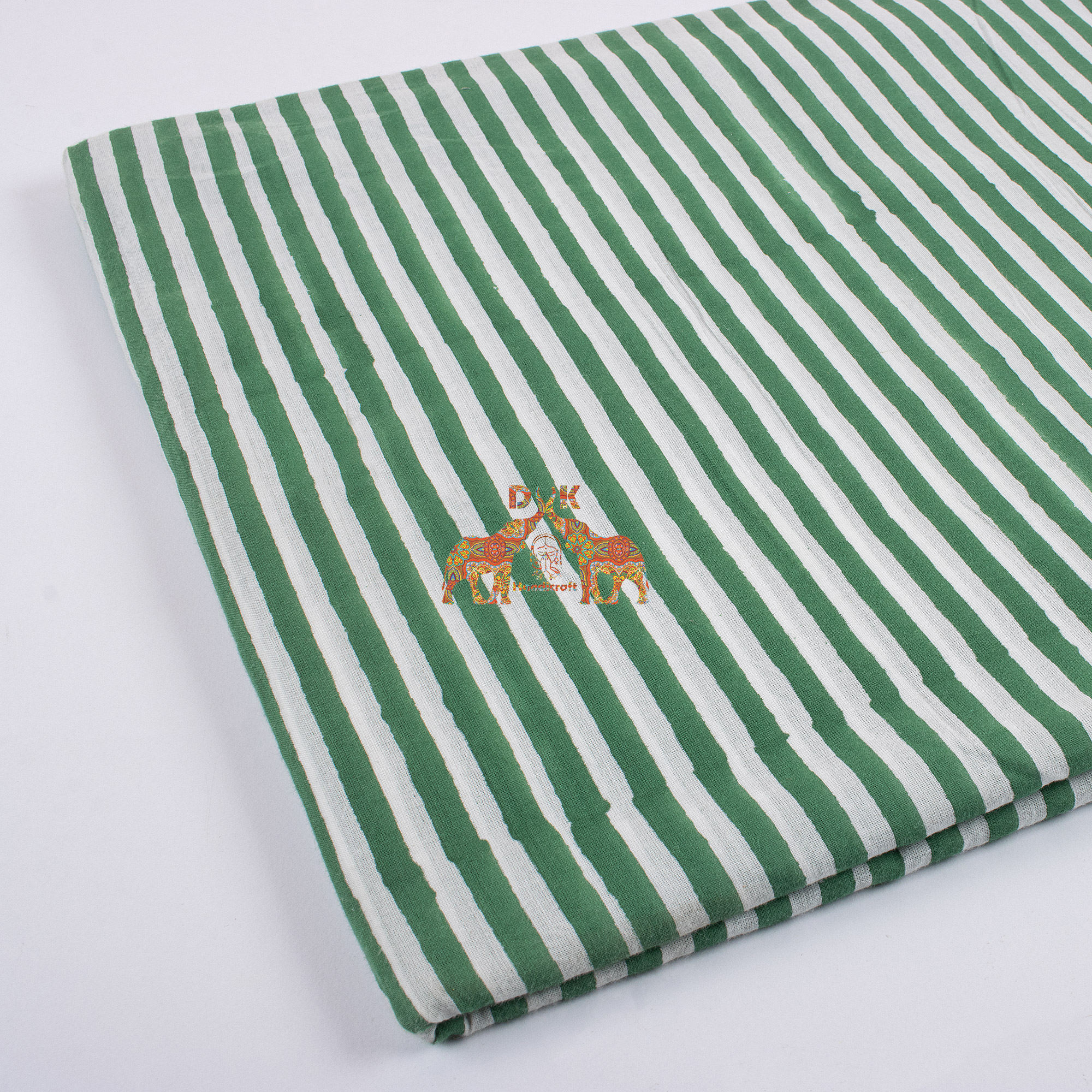 สีเขียวเข้ม