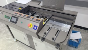 C20 automatische Klebe-Bindemaschine A4-Größe Buchproduktion mit Seitenklebstoff perfekte Bandmaschine - Product Image 2