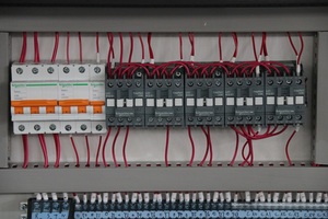 QDLW-468 tam otomatik yapıştırma ve çift uç trim testere MDF pvc kenar bantlama ağaç işleme makinesi - Product Image 4
