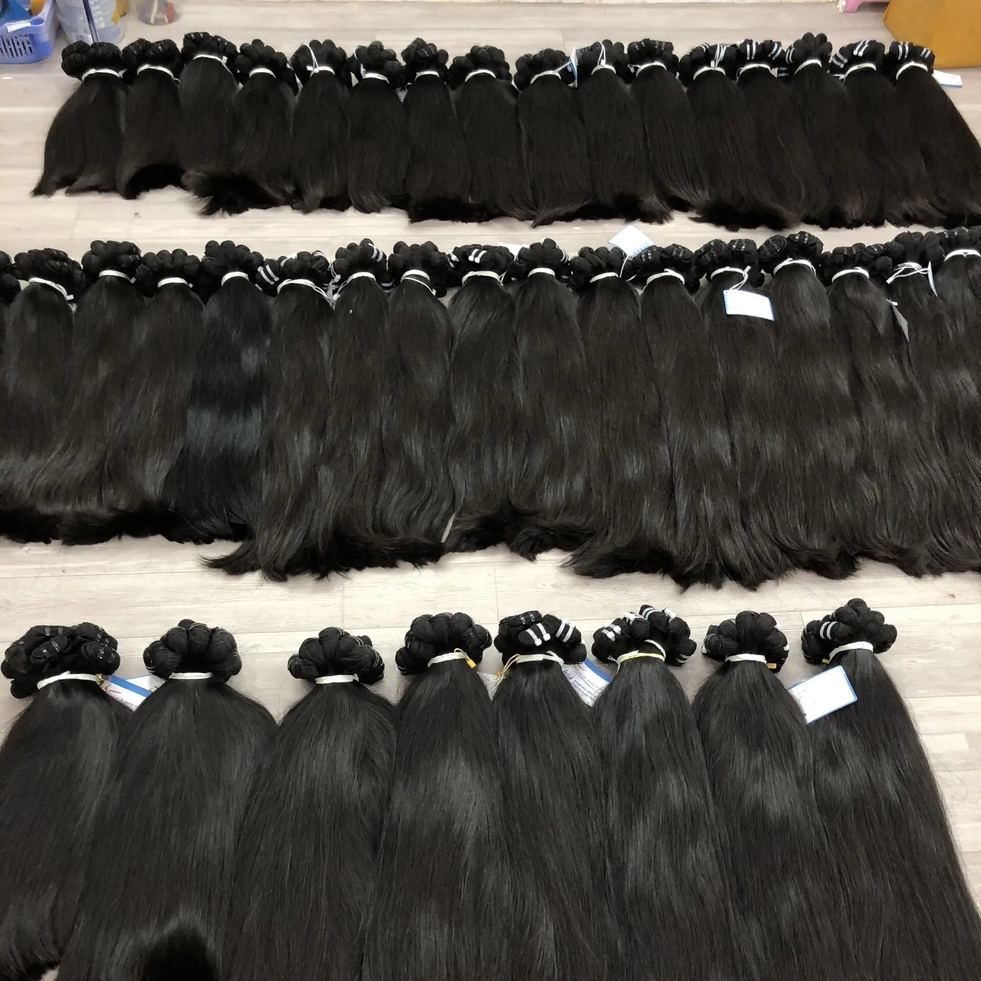 Venta al por mayor de la trama del paquete de pelo de fábrica Natural sedoso suave fácil de hacer pelucas extensión de pelo crudo vietnamita