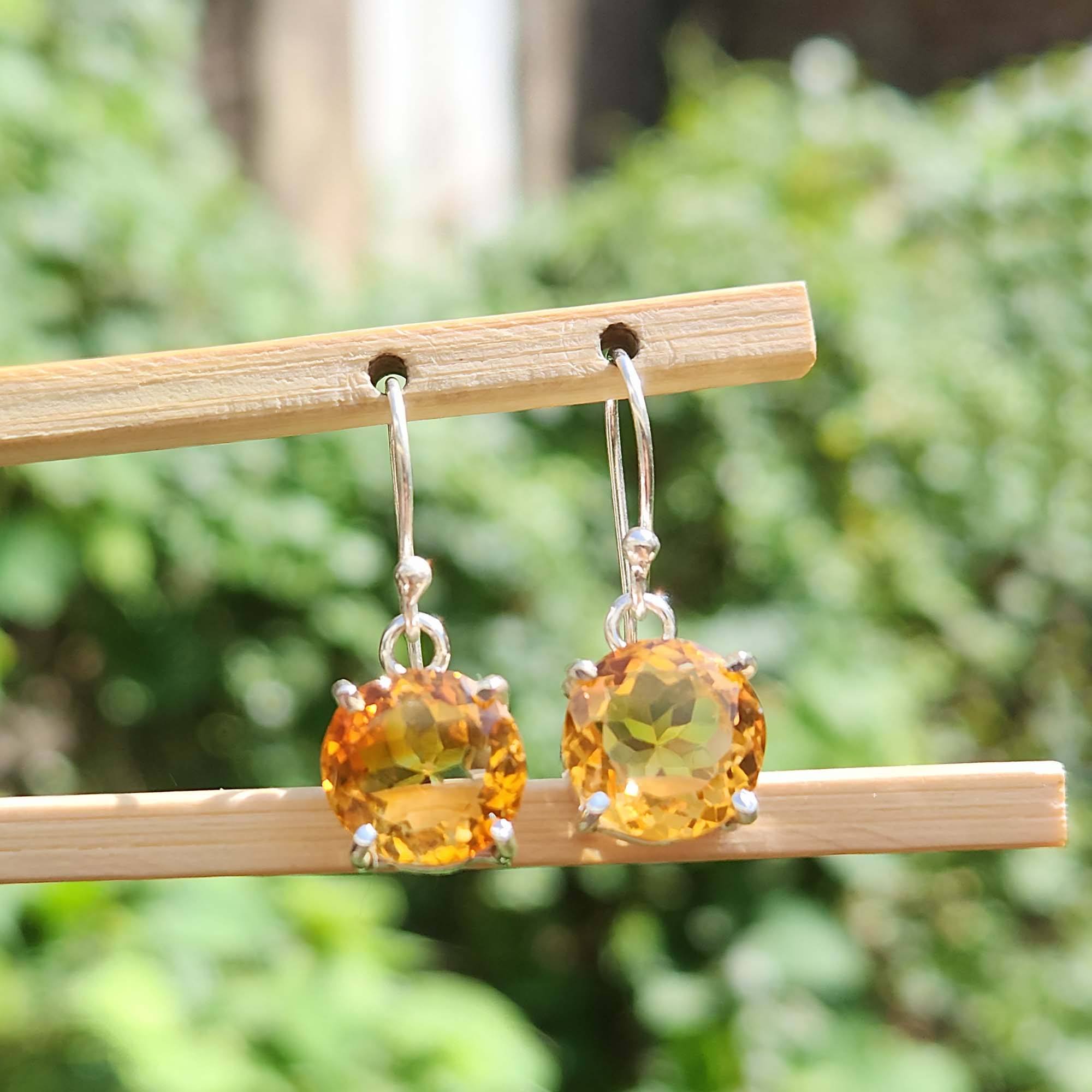 สีเหลือง