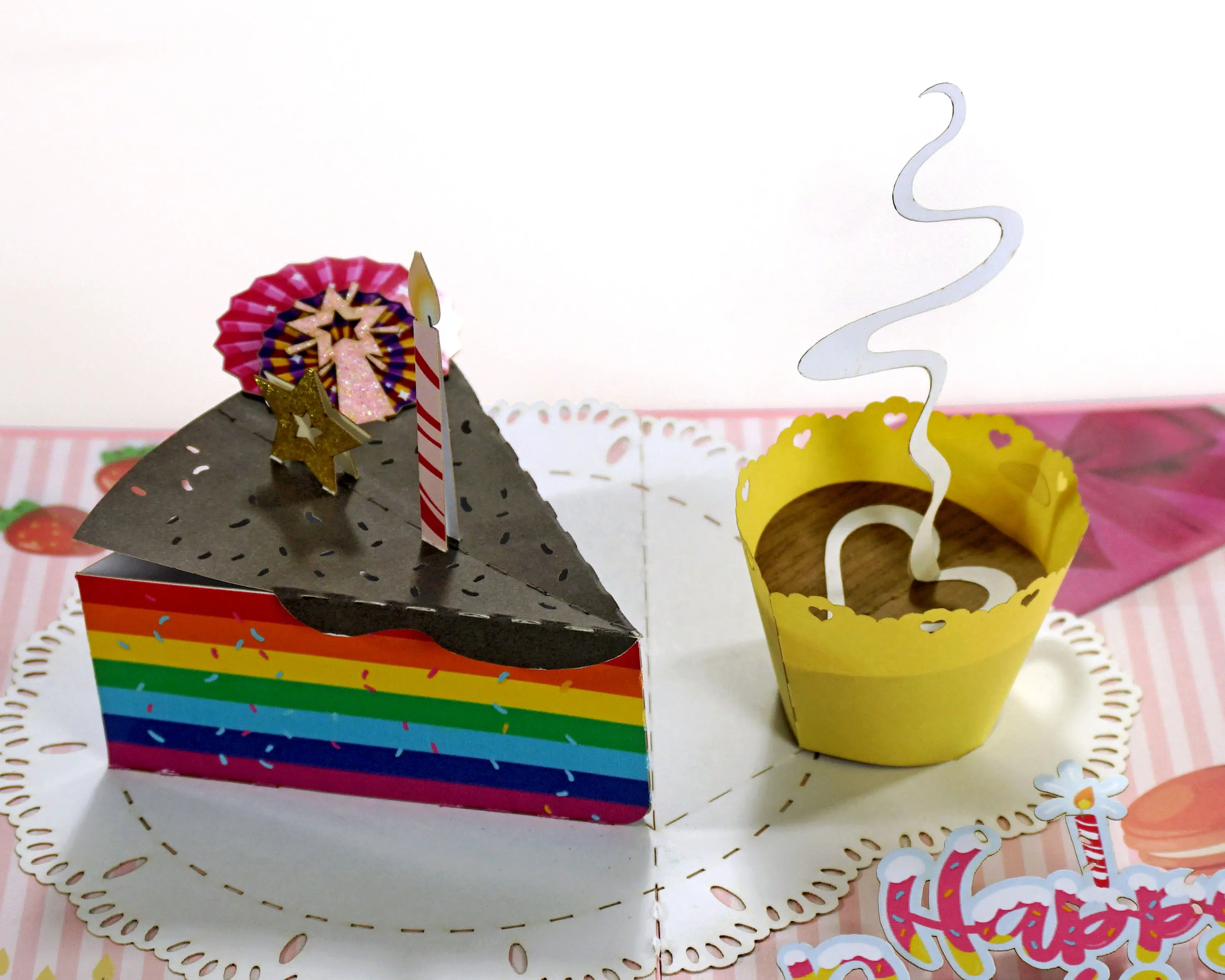 紙のメモと3Dポップアップケーキの封筒を使用して、誕生日のためのハイペーパーアートの豪華なポップアップカードをまとめて製造する
