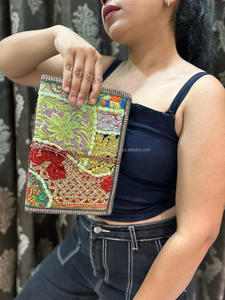 Neue echte hand gefertigte bunte Sari <span class=keywords><strong>Trim</strong></span> gestickte sichere Faden verschluss Journal Vintage vibrierende Abdeckung ungefüttert recyceltes Blatt