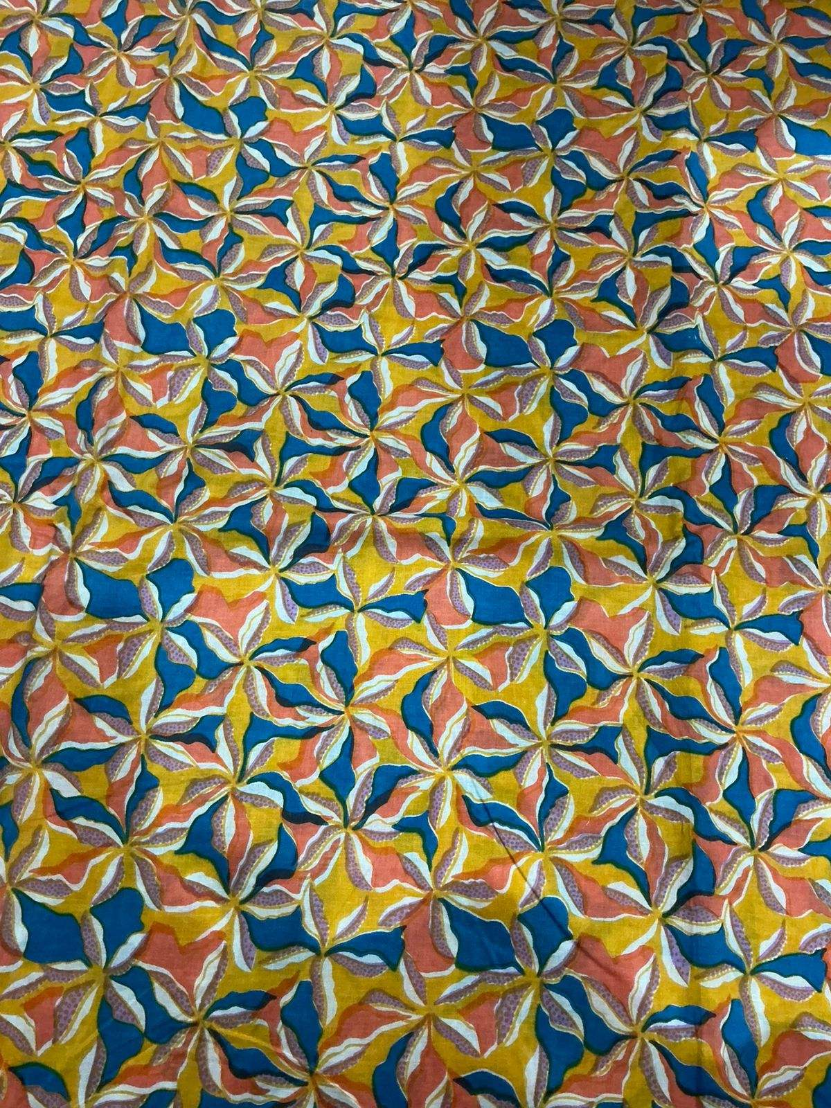 สีเหลือง