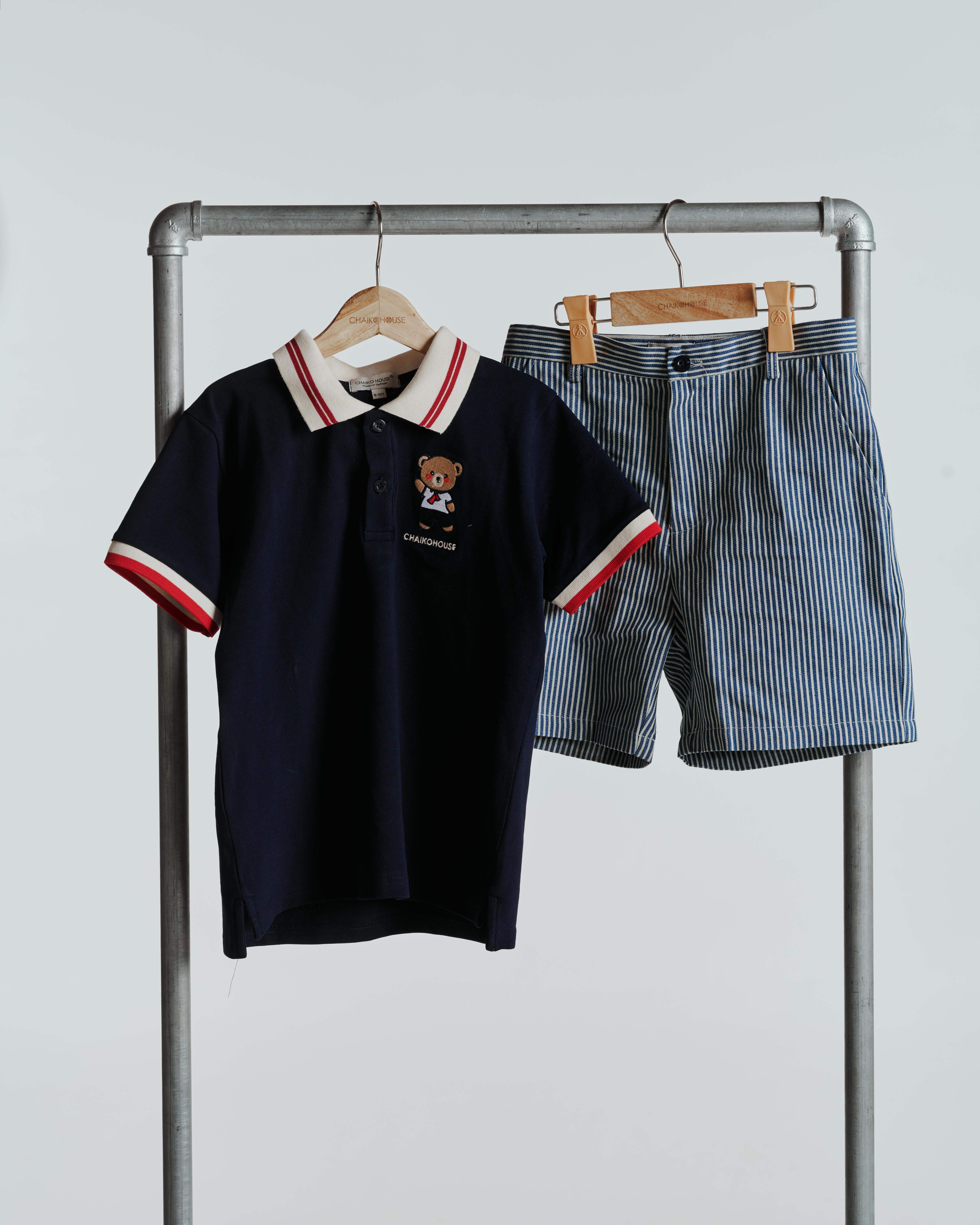 สีน้ำเงินเข้มและลาย