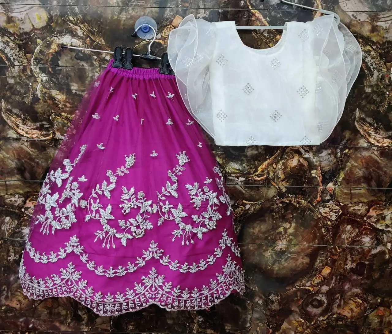 FULPARI bambini splendida lehenga ricamato con moti lavorare il tuo piccolo angelo graziosa combinazione sempreverde di viola e bianco