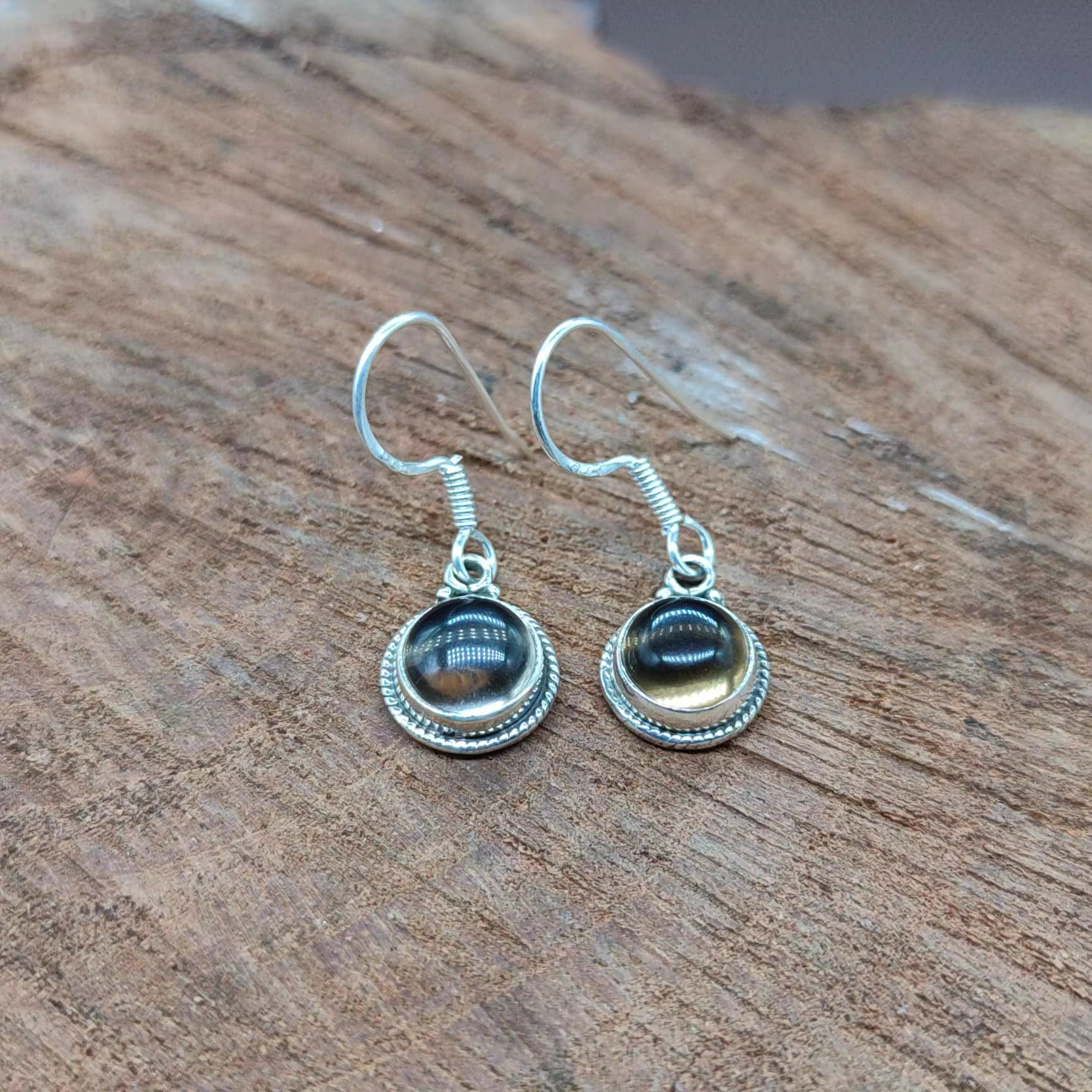 เช่นเดียวกับภาพ