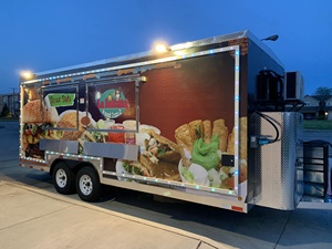 新型户外餐饮移动餐车，配有设备齐全的厨房自动售货街餐车