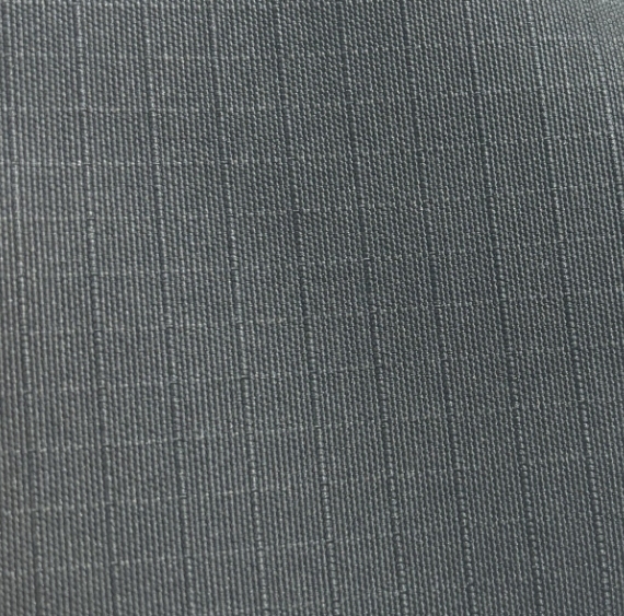 Gris oscuro
