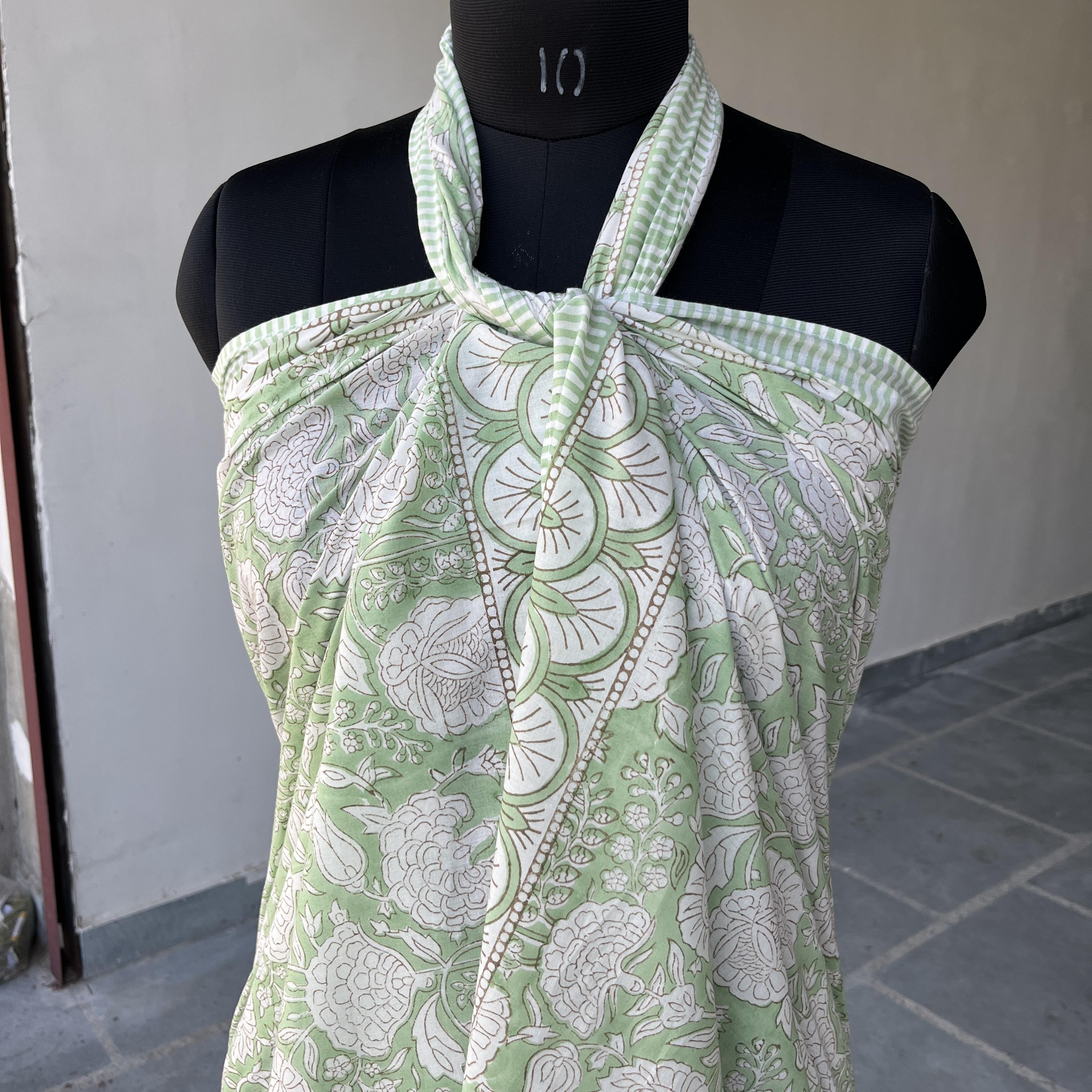 สีเขียวเสจ