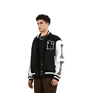 Kış ürünleri 2024-25 beyaz kollu erkek sokak stili beyzbol ceketleri ile Streetwear erkek siyah kolej ceketi