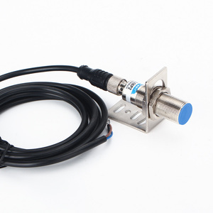Interruptor de proximidad enchufable serie GTRIC M12, distancia estándar no empotrable, 4mm, 10-30 VDC, NPN, PNP, sensores de proximidad inductivos - Product Image 1
