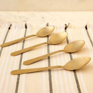 Antico e stile retrò argenteria con motivo in rilievo in rilievo oro manico in acciaio inox posate di lusso matrimonio posate Set