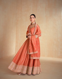 Tela Jacquard de viscosa de primera calidad con codificación de bordado Dori + Zari + <span class=keywords><strong>Sequence</strong></span> + Paper Mirror Work Cosido Anakali Suit Fir Adultos