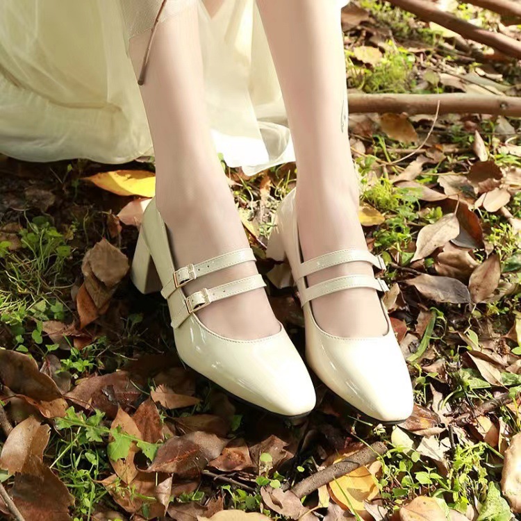 สีขาว