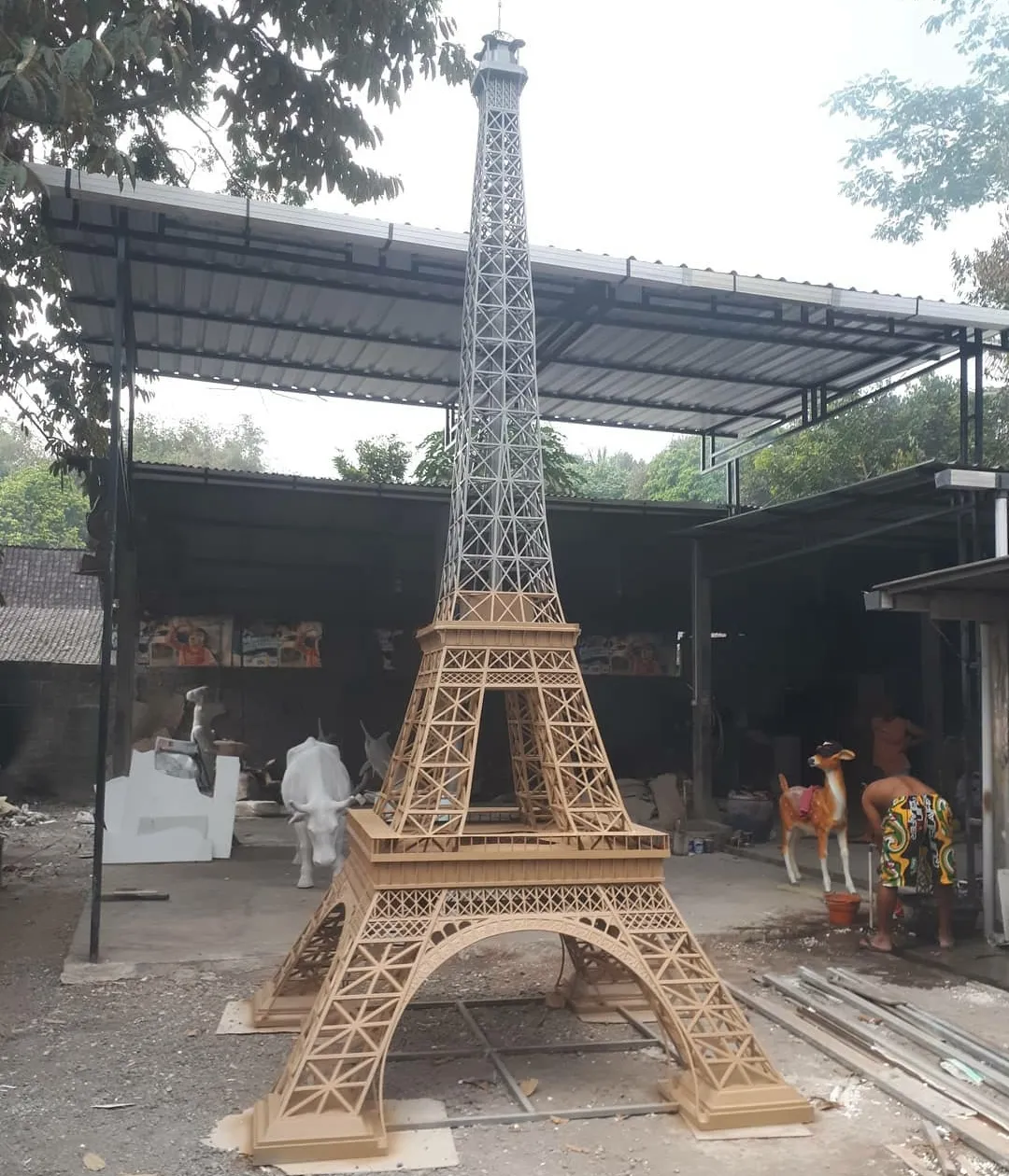 Fabricación estructural de madera, acero, capa de polvo de Metal, réplica de hierro de la Torre Eiffel para parque de atracciones temático de jardín público