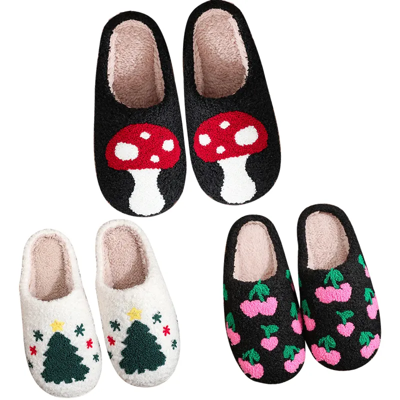 New Arrival Cute Cartoon Smiley Christmas Hat Christmas Tree Strawberry Cotton Slippers Couple Warm Cotton Slippers