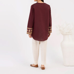 新しいファッショナブルなカスタマイズされたレディースKurtis卸売価格2023 OEMサービスプレミアム品質レディースKurtis
