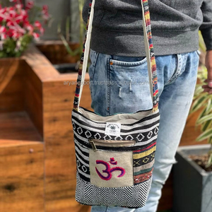 תיק קרובת himalayan יד קנבוס עם רקום סמל boho מעצב כתף תיק סמלת boho עיצוב תיק אופנה ידידותי לסביבה
