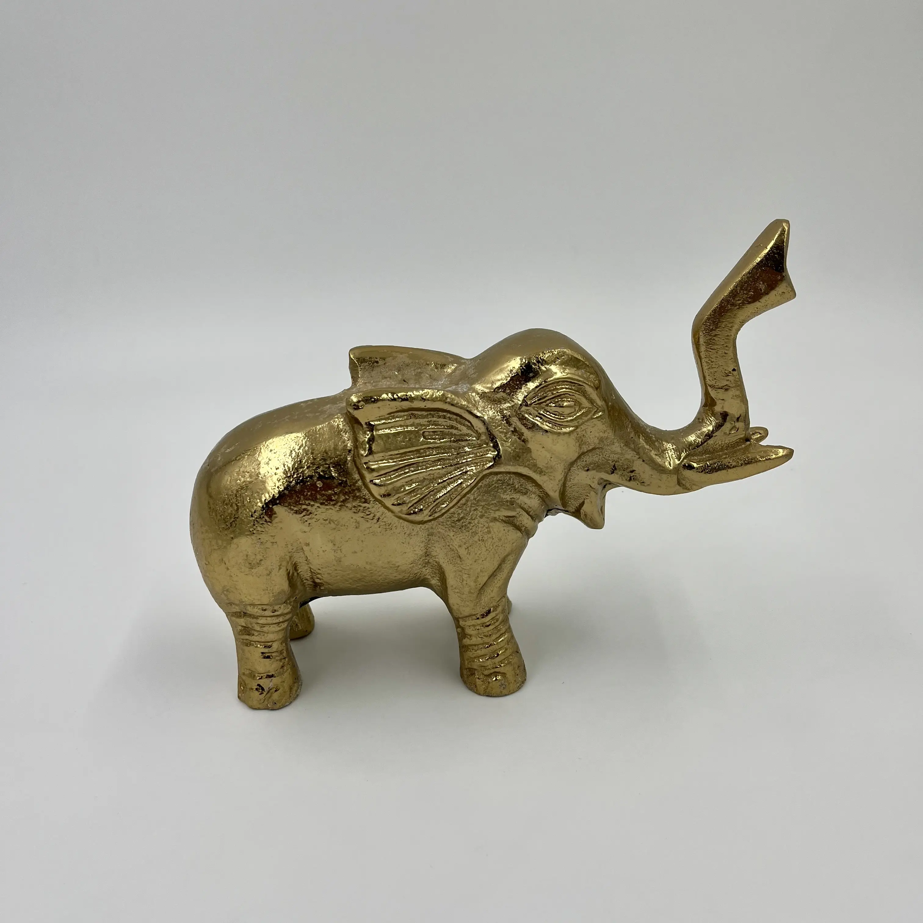 Bir fil el yapımı alüminyum hayvan heykeller lüks el yapımı altın heykel ev dekorasyon masa merkezi parça için